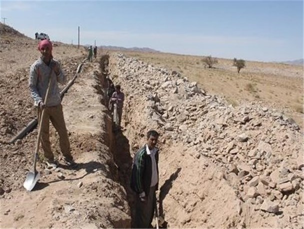 عملیات آبرسانی به 13 روستای محروم شهرستان حاجی آباد آغاز شد
