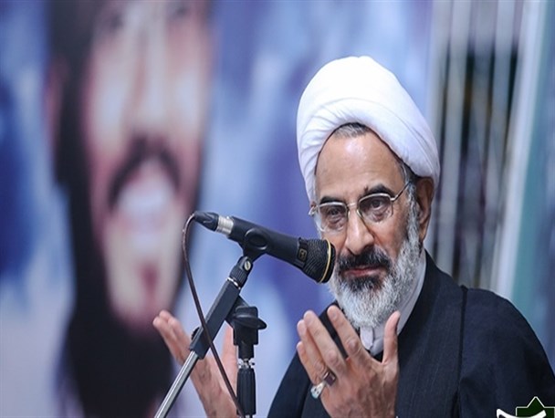 بسیاری به قله ها رسیدند اما عاقبت بخیر نشدند/ استکبار احساس می کند یا انقلاب باید بمیرد یا او تن به مرگ بدهد