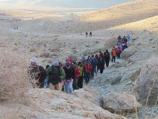 برگزاری همایش کوهنوردی خانوادگی به مناسبت «روز هوای پاک» در دلیجان+عکس