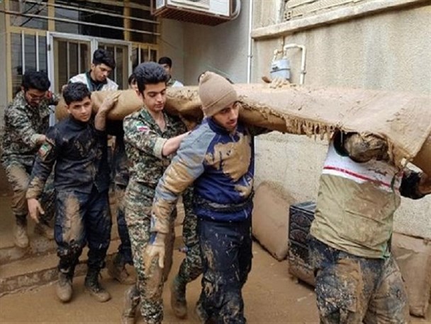 همت والای جهادگران بسیجی در سیل هرمزگان/ از بازگشایی راه مواصلاتی ۳۰ روستا تا همکاری در تخلیه اضطراری