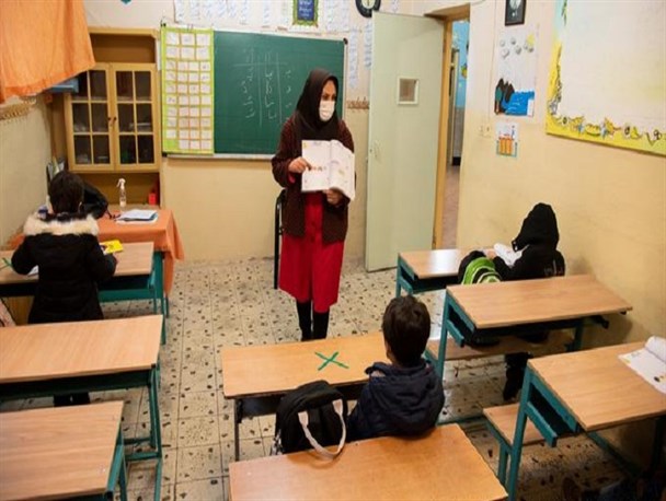 اگر «اومیکرون» فاجعه‌ساز شود؛ بنیان فاجعه «ساده‌انگاری» است/ استفاده از ماسک و الکل راز مصونیت دانش آموزان