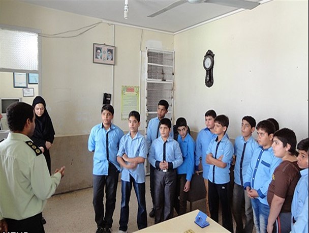 بازدید دانش آموزان قرچکی از مرکز فوریت های110