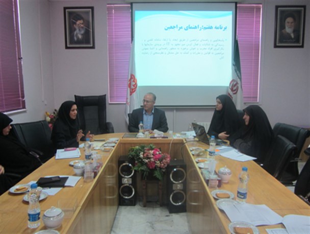 میز خدمت باید با داشتن نیروی انسانی خبره، قدرت پاسخگویی به ارباب رجوعان را داشته باشد