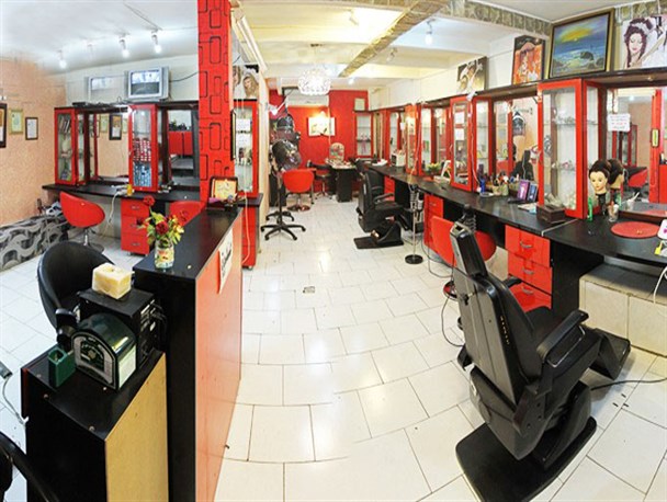 در آرایشگاه‌های زنانه قم چه می‌گذرد؟