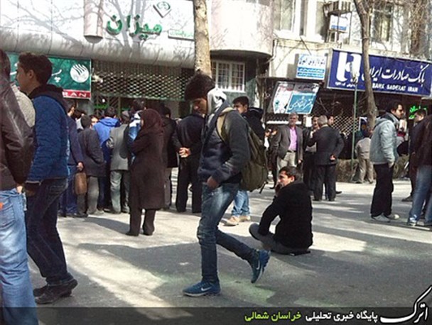 سپرده گذاران بلاتکلیف میزان، چهارراه مخابرات بجنورد را بستند