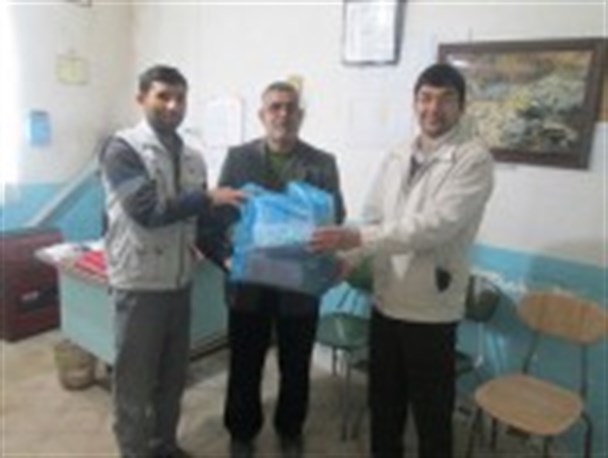 دهیار و اعضای شورای روستای چارقلی از معلمین روستا تقدیر کردند+ تصاویر