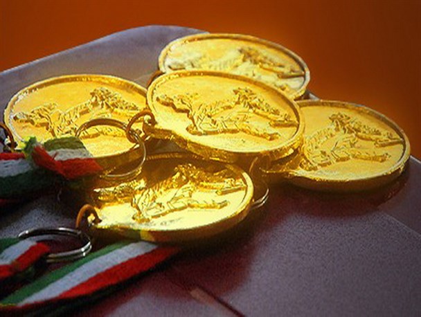 کاشت گل برای تیم وزنه برداری همدان توسط گل پرور