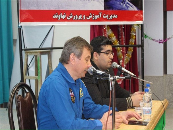 گزارش تصویری حضور فضانورد روسیه در نهاوند/ دست خط لازوتکین برای مردم نهاوند