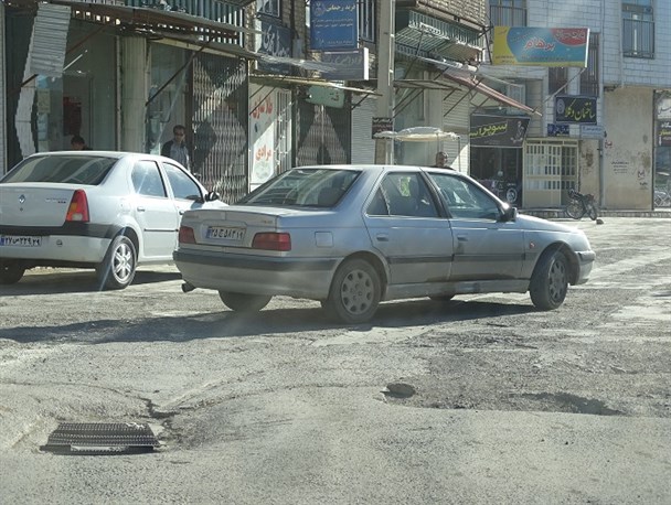 تعلل مسئولین روانسر در پر کردن دست اندازهای شهر/ آمادگی چاله چوله های روانسر، جهت پذیرایی از میهمانان نوروزی +تصاویر