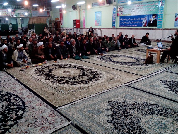 نشست بصیرتی - سیاسی در مصلی شاندیز/ نسبت فامیلی با امام چیزی را ثابت نمی کند مهم خط امام(ره) است