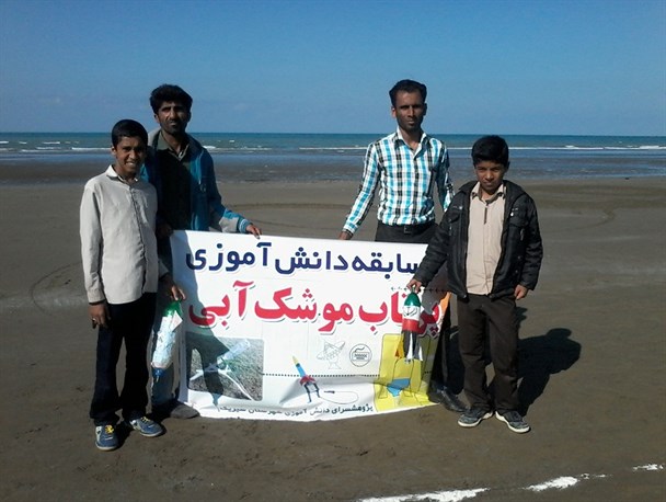 موشک های آبی دانش آموزان سیریکی بر فراز سواحل مکران پرتاب شد+ تصویر