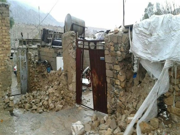 بر اثر بارش باران خانه های روستای فتح آباد عرب تخریب شد