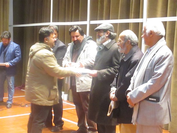 نمایشگاه سومین سالانه نقاشی استان البرز به کار خود پایان داد+عکس