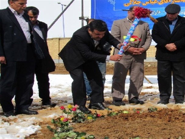 امضاء تفاهم نامه و کلنگ زنی مدرسه خیّرساخت در داران/ مدرسه شش ماه دیگر به بهره برداری می رسد
