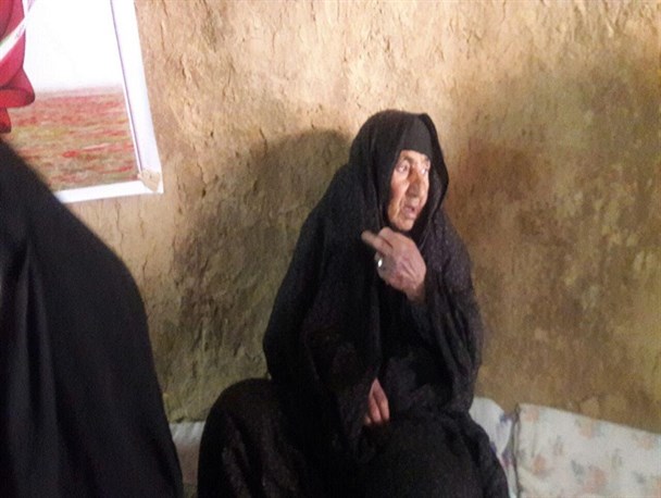روستایی در 6 کیلومتری ماهان که دلش به نفس های تنها ساکن آن گرم است/مادر دو شهید و یک جانباز تنها ساکن روستای روغنوئیه