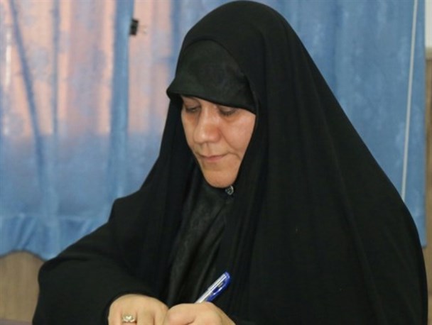 برخی دست‌به‌دست دشمن داده و سعی در تغییر ارزش‌ها دارند
