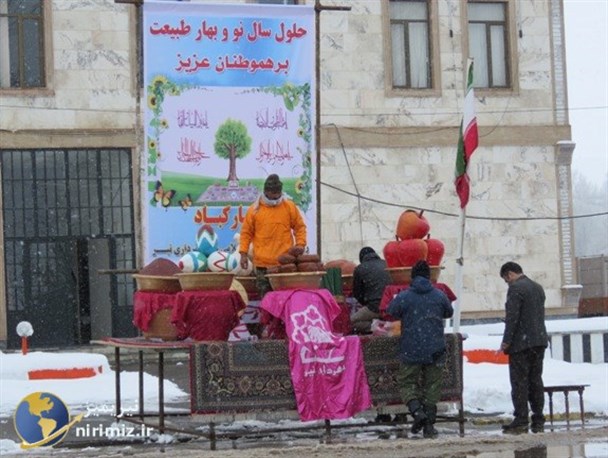 برپایی سفره هفت‌سین در داخل شهر نیر
