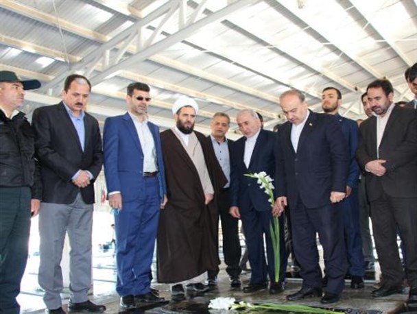 وزیر ورزش و جوانان به شهدای شهرستان سنقروکلیایی ادای احترام کرد