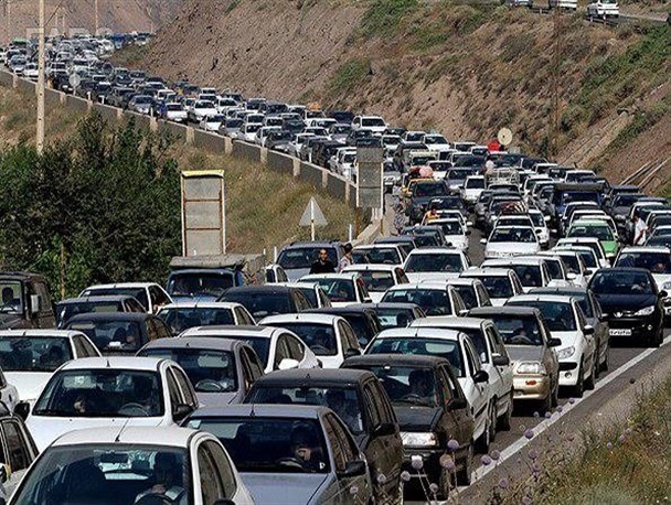 ترافیک پر حجم و روان در جاده های مواصلاتی سمنان/ ۳ محور استان مسدود است