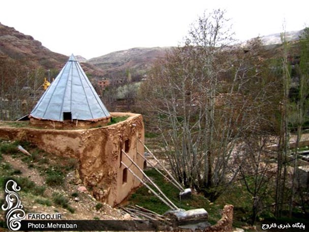 ما به اجرا نشدن درست طرح های مرمتی میراث فرهنگی درفاروج انتقاد داریم