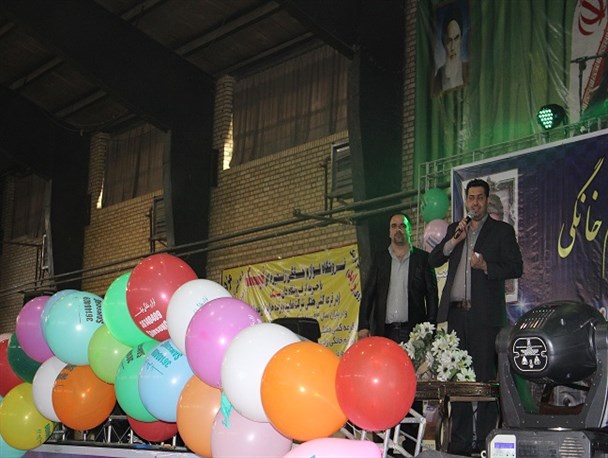 قرعه کشی لوازم خانگی فرشگاه های زنجیره ای نیک در شهرستان قرچک برگزار شد