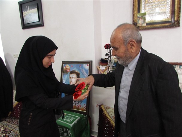 دیدار دانشجویان گرمه‌ای با پدر شهید مدافع حرم / تصاویر