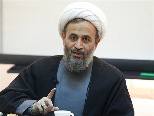 نباید فریب نمازخوانان قلابی را خورد/ قسمتی از دین را سِفت گرفته و بخش دیگر را رها کرده‌ایم