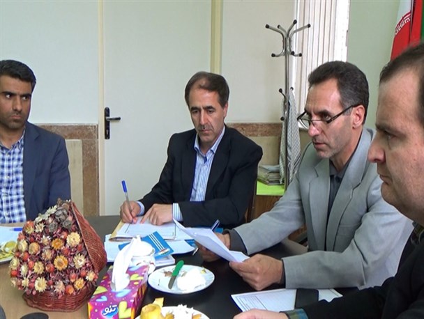 معیارهای انتخاب معلم نمونه در مدارس رعایت شود