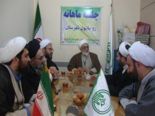 روحانیون پرچمداران علم، دین و آگاهی هستند