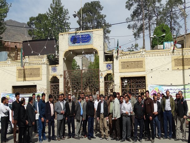 تجمع در مقابل استانداری لرستان/ بعد از کارگران پارسیلون صدای رانندگان هم درآمد+تصاویر