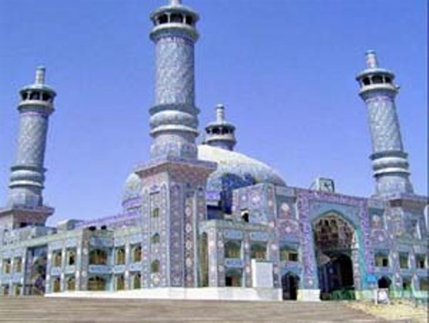 عطرافشانی و غبارروبی بقعه امامزاده سیدمظفر(ع) به مناسبت هفته پدران آسمانی