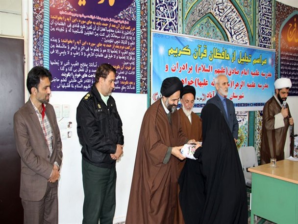 تجلیل از طلاب حافظ قرآن کریم در محمودآباد