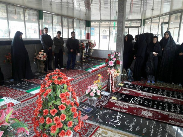 گلباران مزار شهدای سیاهکلرود توسط دانش آموزان