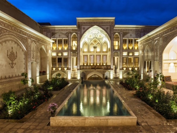 برپایی نمایشگاه عکس «زندگی در بناهای تاریخی» در باغ فین کاشان