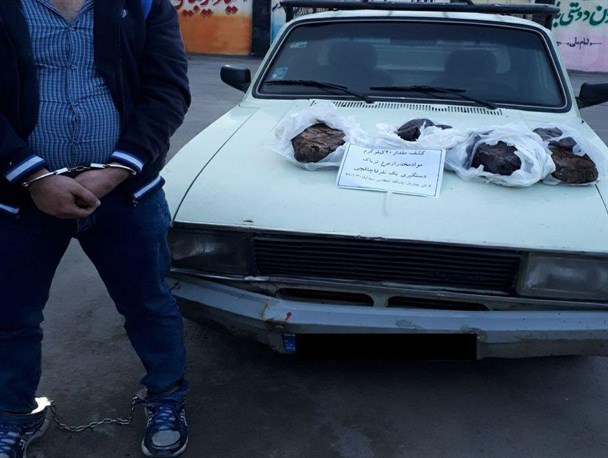 کشف 20 کیلو گرم مواد مخدر از پیکان وانتی در چناران