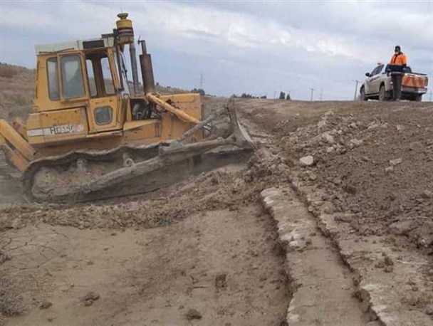 تلاش شبانه روزی راهداران برای هدایت سیلاب ورودی به منطقه سیستان/965 کیلومتر از محورهای ارتباطی آسیب دید