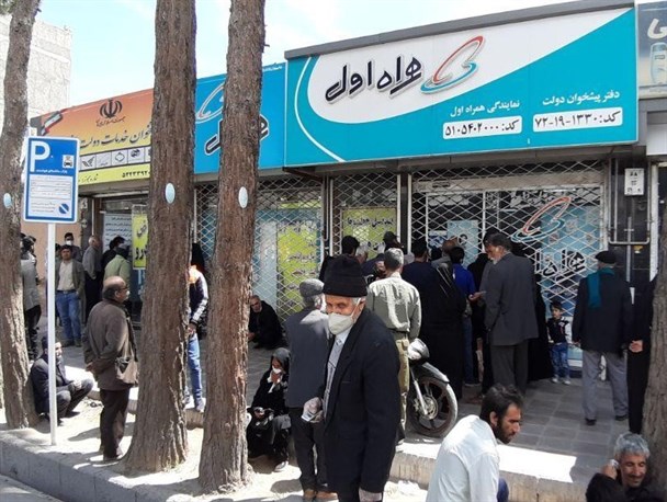وام یک‌میلیونی، دفاتر پیشخوان را شلوغ کرد/ افزایش نگرانی‌ها از شیوع کرونا در خراسان‌رضوی