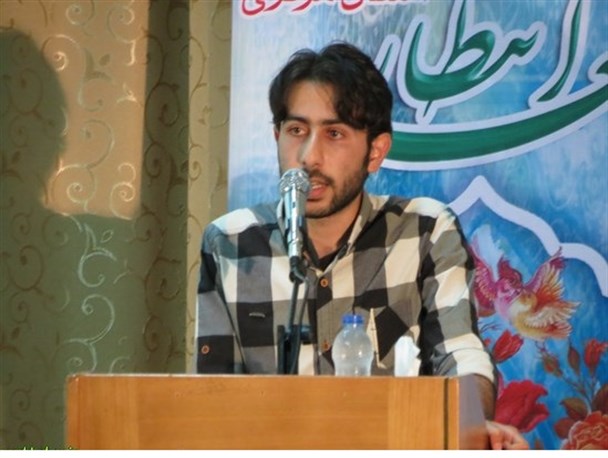 شعر خوانی برگزیدگان نهمین جشنواره شعر انتظار استان مرکزی+عکس