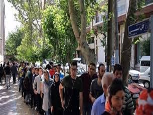 دست همه آنها را که پای نظام و کشورشان ایستادند می‌بوسم / امیدوارم مسئولان، قدردان این عشق و اعتماد باشند