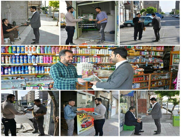 واحد روابط عمومی شهرداری شهرصالحیه با شاخه‌های گل به شهروندان گزارش کار دادند