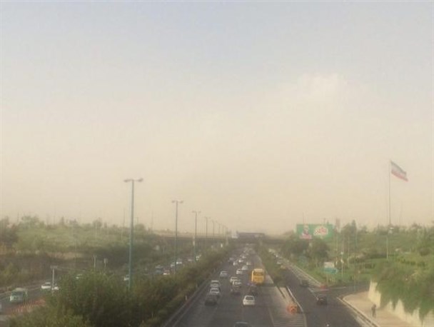 گرد و غبار آسمان بروجرد را فرا گرفت/ کاهش دید افقی