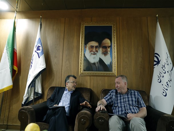 دیدار داورزنی با سفیر جمهوری چک در سالن 12 هزار نفری