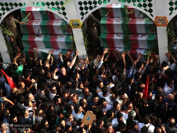 انقلاب با جهاد و شهادت عجین است/راه شهدا را ادامه می دهیم