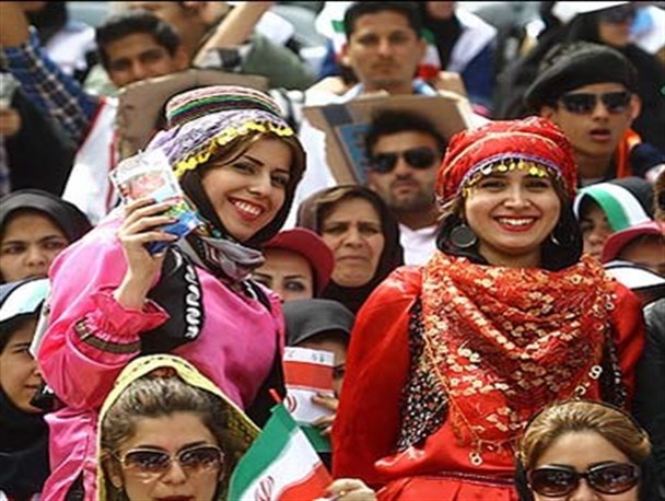 حضور بانوان در ورزشگاه ها خلاف موازین شرعی است/مطالبات اصلی بانوان از دولت؛ حضور در ورزشگاه ها نیست