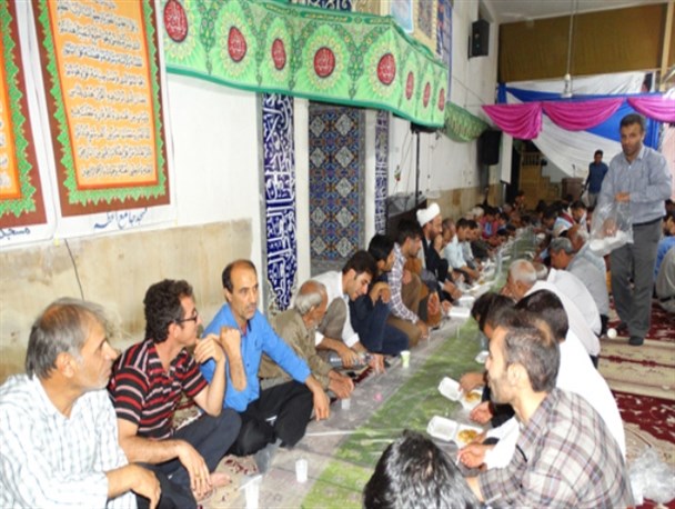 آیین برپایی نماز جماعت و صرف افطاری در مسجد جامع اعظم فراشبند+ عکس