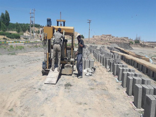 تجهیز امکانات راهسازی شهرستان در راستای تحقق شعار سال