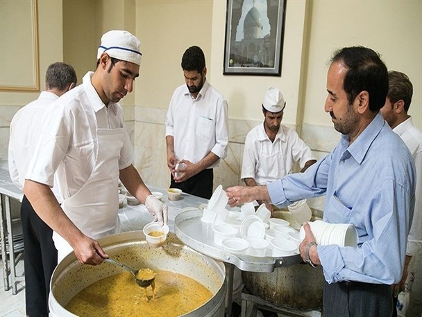 ۴۵ هزار دانش آموز محروم میهمان سحرگاهی خوان پر برکت حضرت رضا(ع)