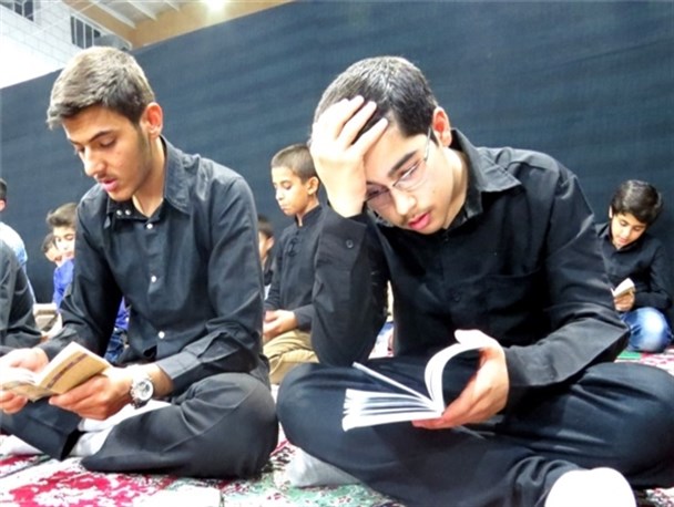 حضور گسترده جوانان و نوجوانان درمیانی در مراسم شب های قدر