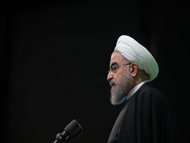 آقای روحانی اولویت شما حل مشکل مردم باید باشد/ مسائل دینی را به اهلش واگذار کن