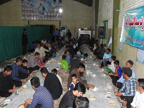 سفره اکرام در بین ۵۰۰ نفر از مددجویان کفرانی / تصاویر